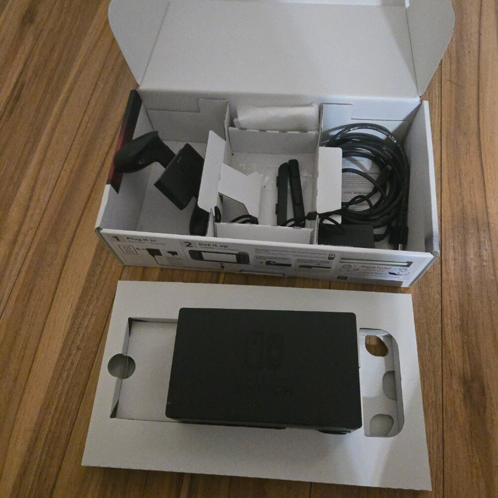 Nintendo Switch - Picture 2 of 16